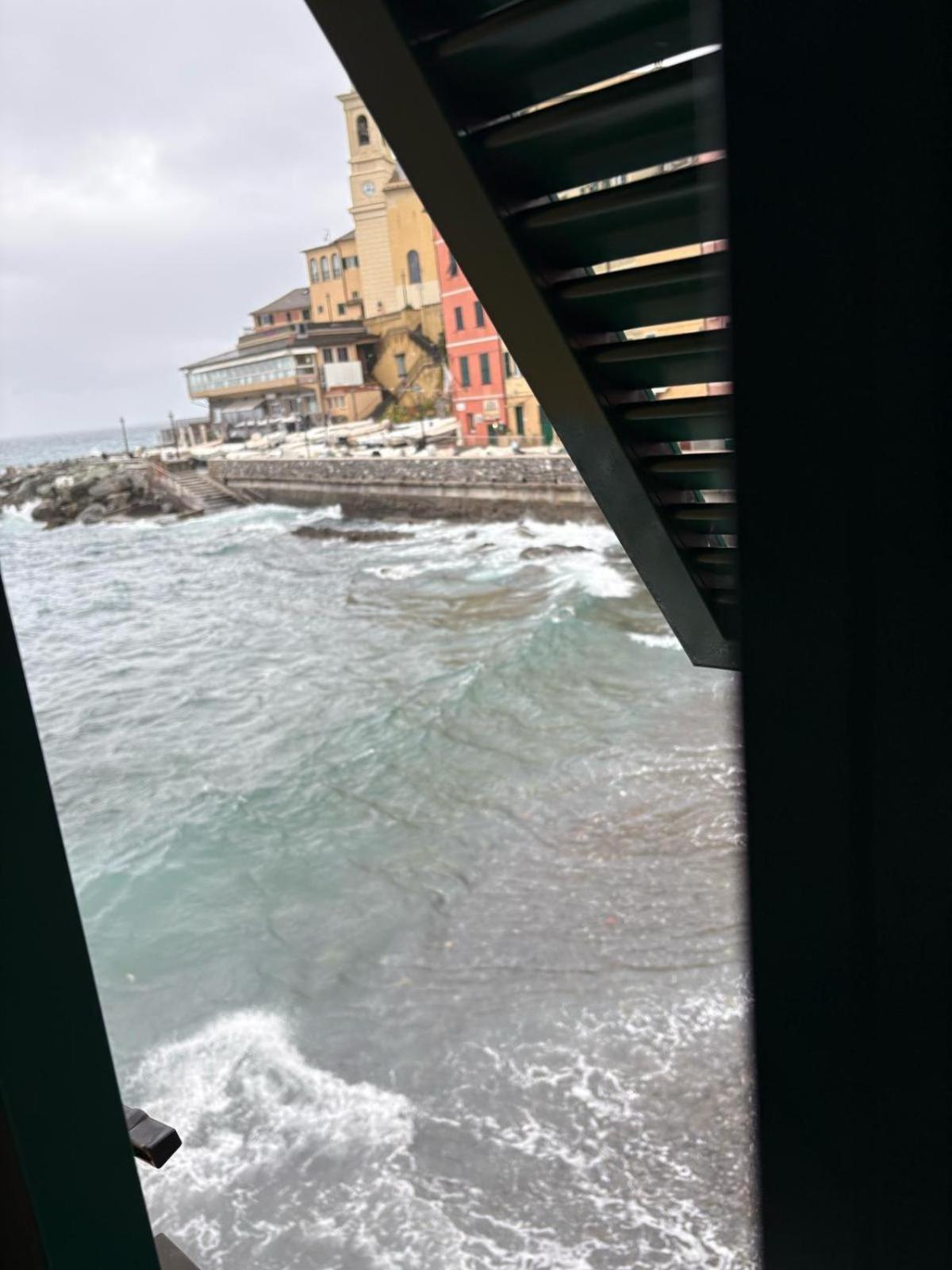 Casa Sulla Spiaggia Di Boccadasse Генуя Экстерьер фото